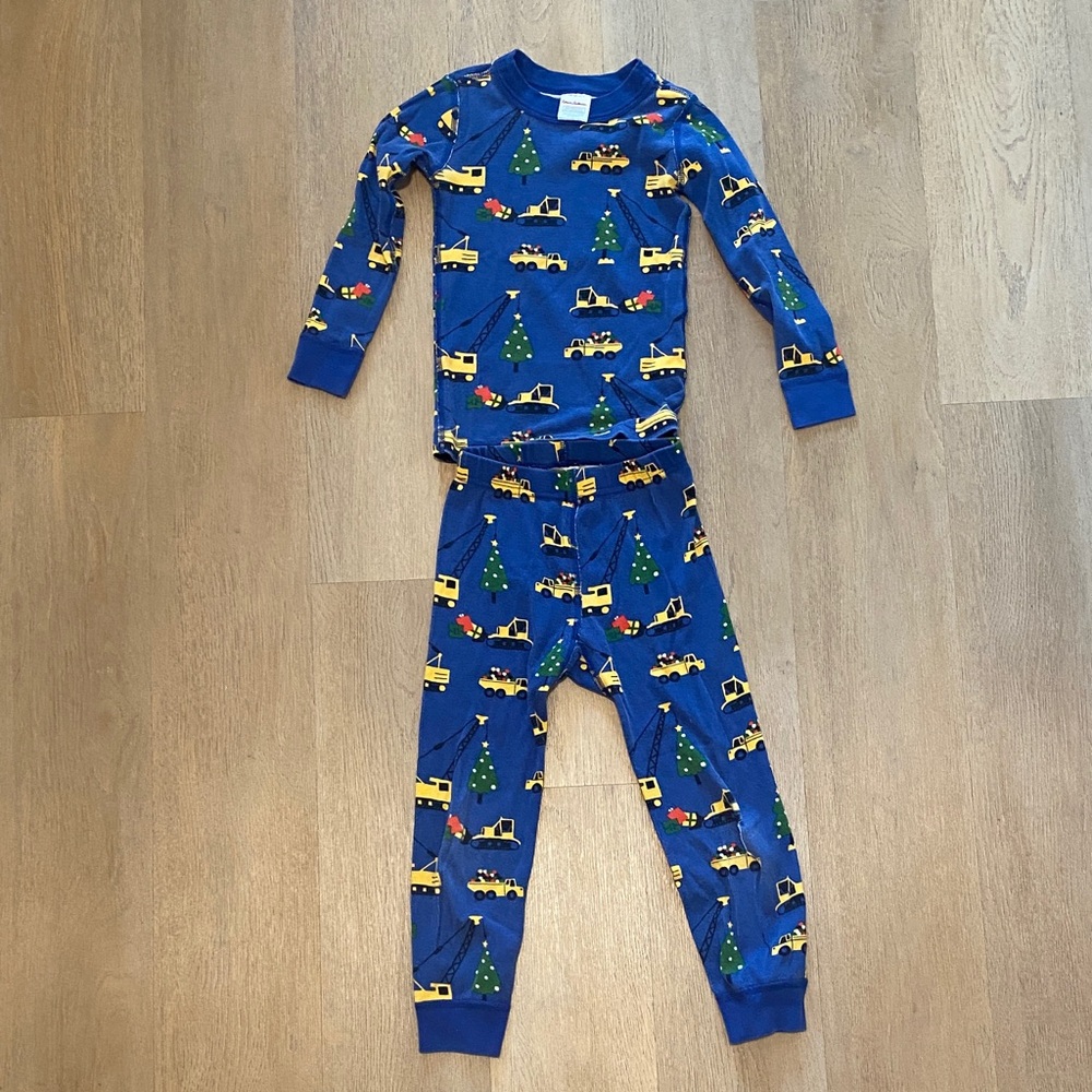 Hanna Andersson Blue Pajama Set with Christmas Construction Theme